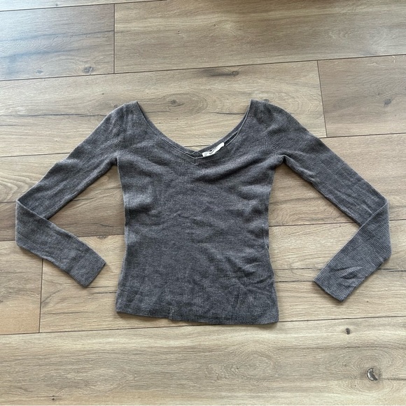 The Off-Shoulder Top in Ultrasoft Merino - Heather Cocoa - Picture 2 of 4